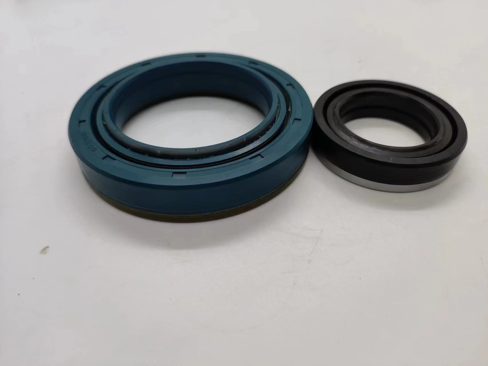 Blue Agricultural Machinery Fittings Crawler Harvester Oil Seal Bq1790e	55*74*11.5*18