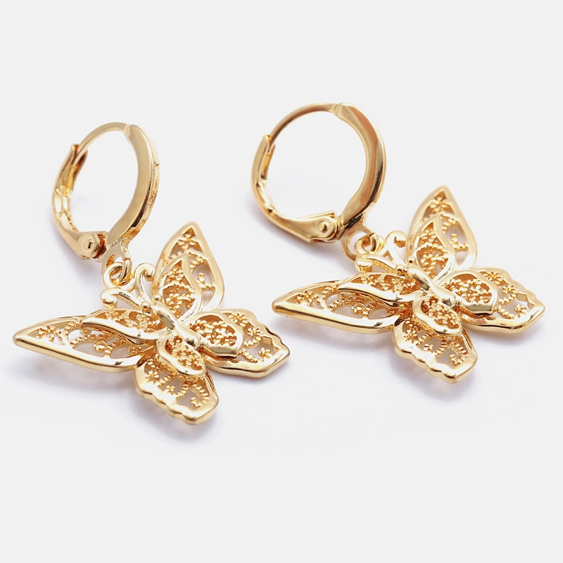 Beaux papillons Boucles d'oreilles pendantes en laiton avec zircone cubique