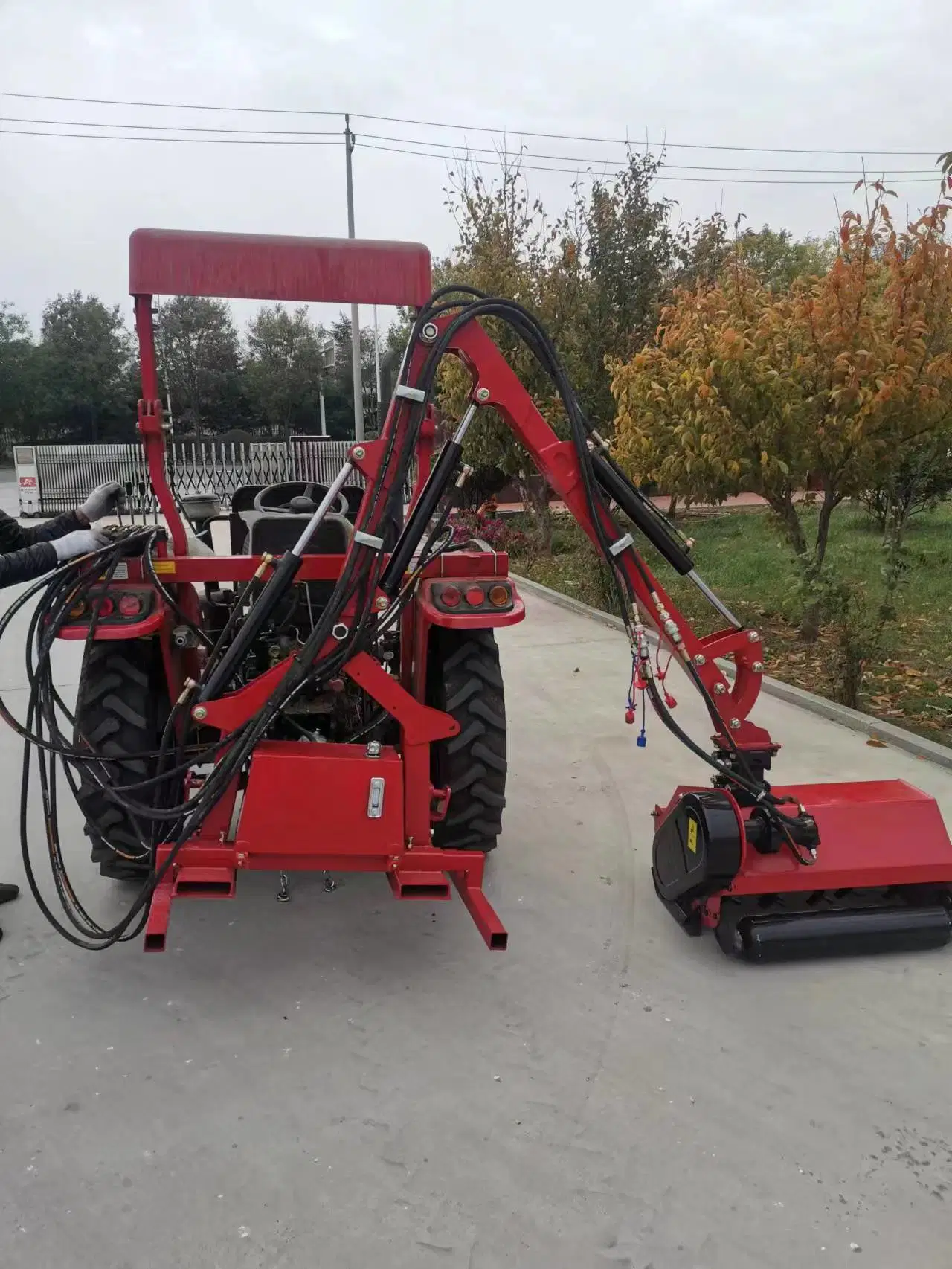 Tractor Provides Power to Drive Gear Pump to Drive Hydraulic Operated Cantilever Lawn Mower