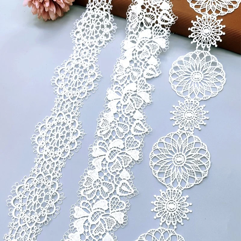 Factory Wholesale/Supplier Milk Silk Water Soluble Floral Embroidery White Polyester Lace Trim