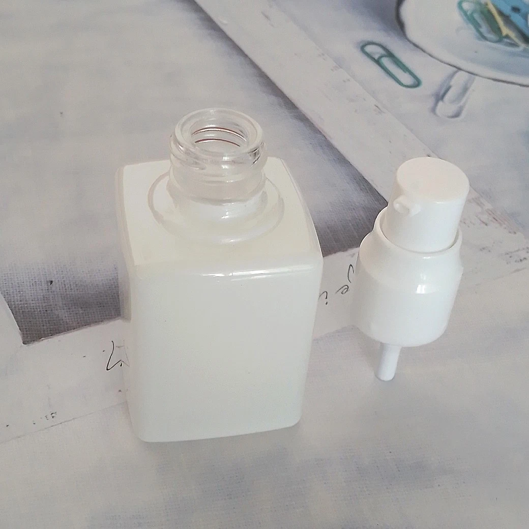 Custom Empty White 30ml Square Face Cosmetic Pump Bottle Luxury Square Face Cream Foundation Bottle 1oz Glass Press Pump Bottle