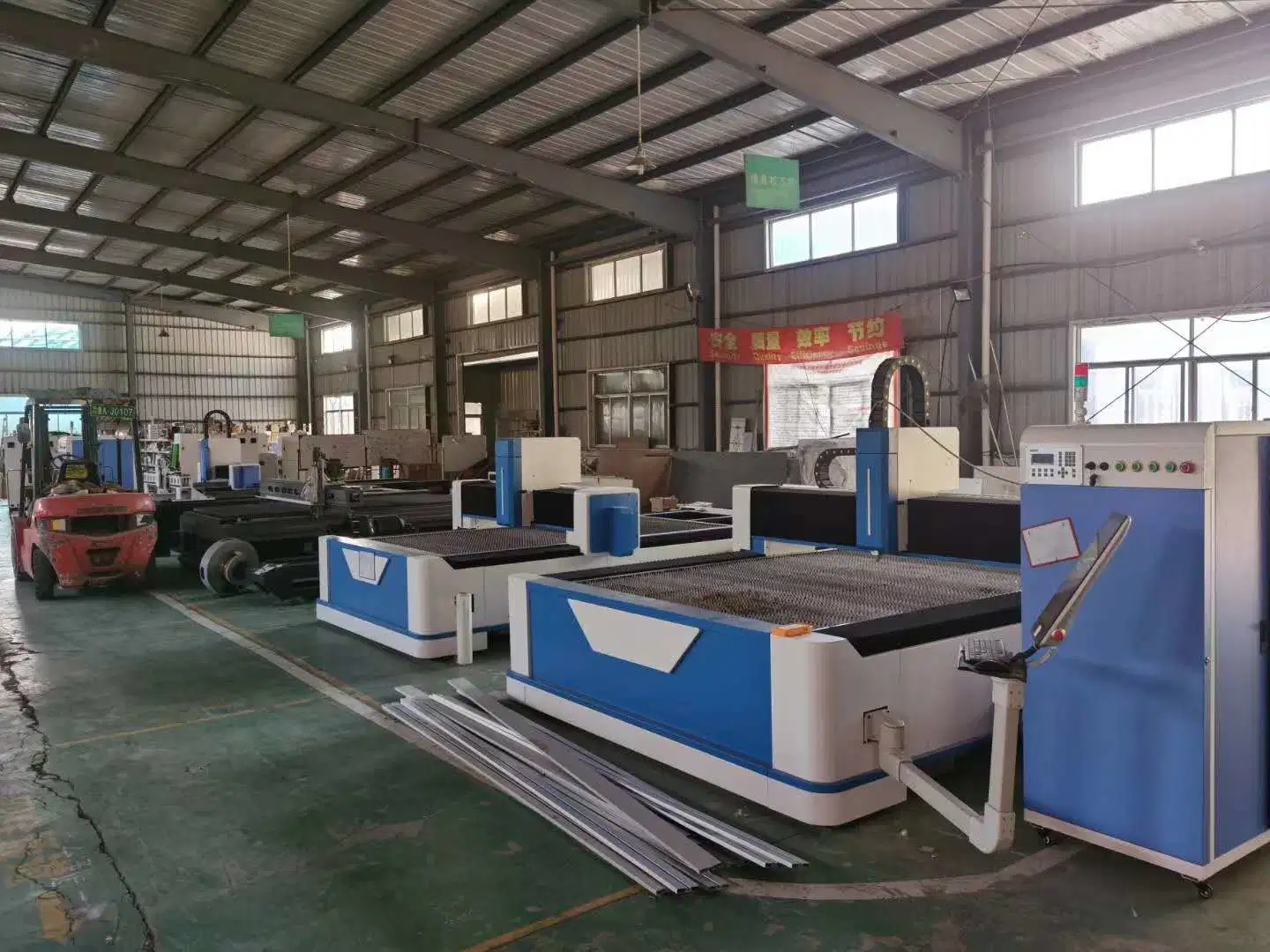 Factory Direct Supply Metal Laser Cutting Machine, Stainless Steel Fiber Cutting Machine, Customized CNC Fine Cutting Machine 3000W/6000W Large Power Laser Mach