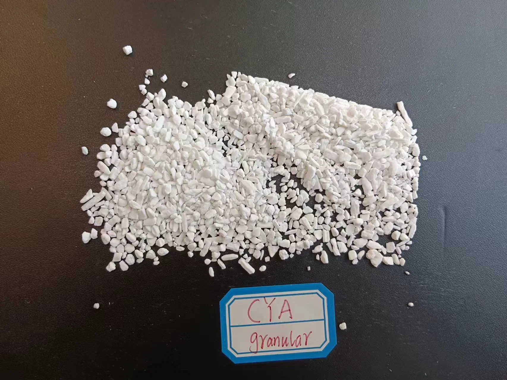 CAS No. 108-80-5 Schwimmbad Wasseraufbereitung White Powder Granular 98,5% Min Stabilisator Chemikalien Isocyanursäure