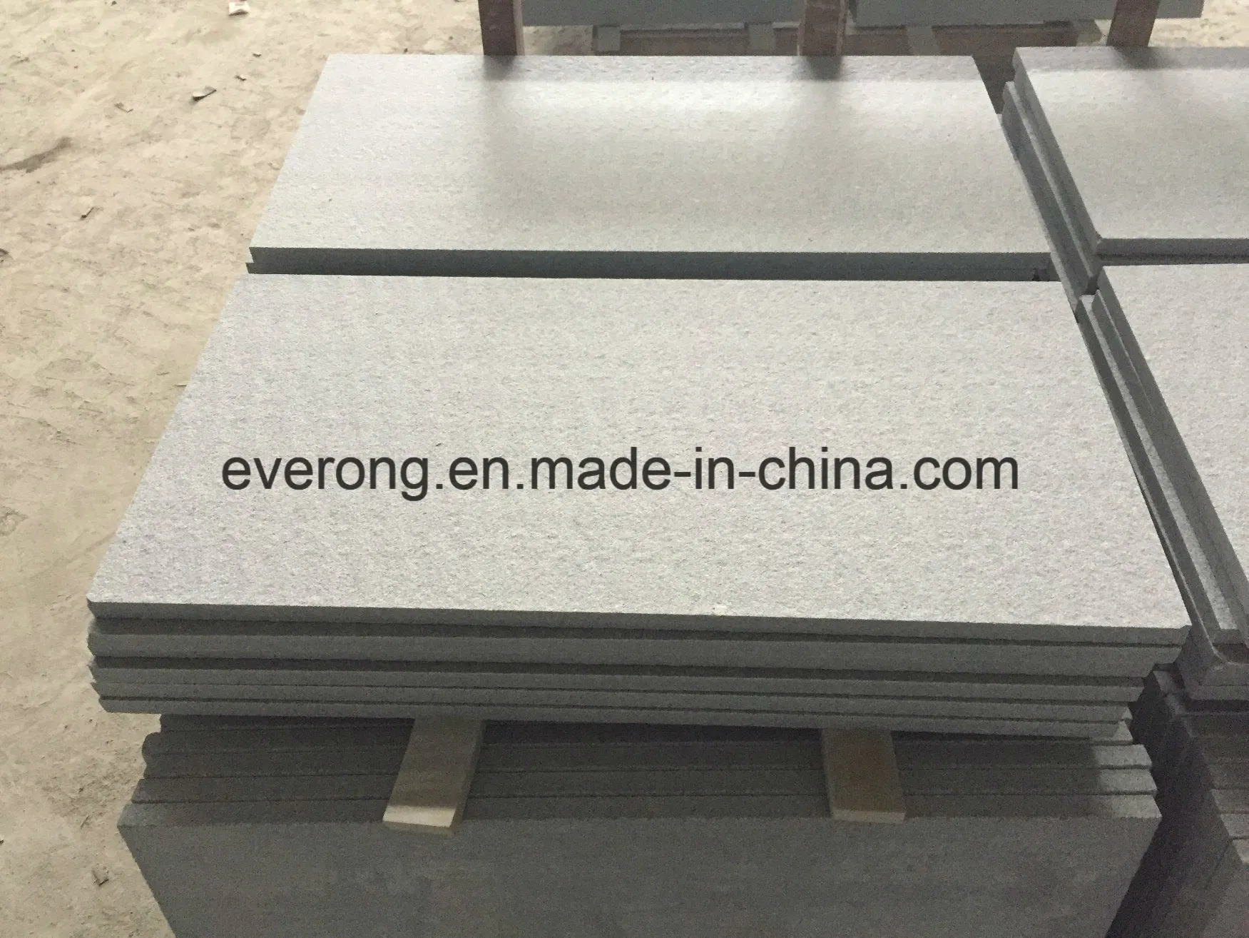 Cheap Flamed Grey Granite G633 Paving Stone/Covering/Flooring/Stairs/Tiles/Slabs/Granite