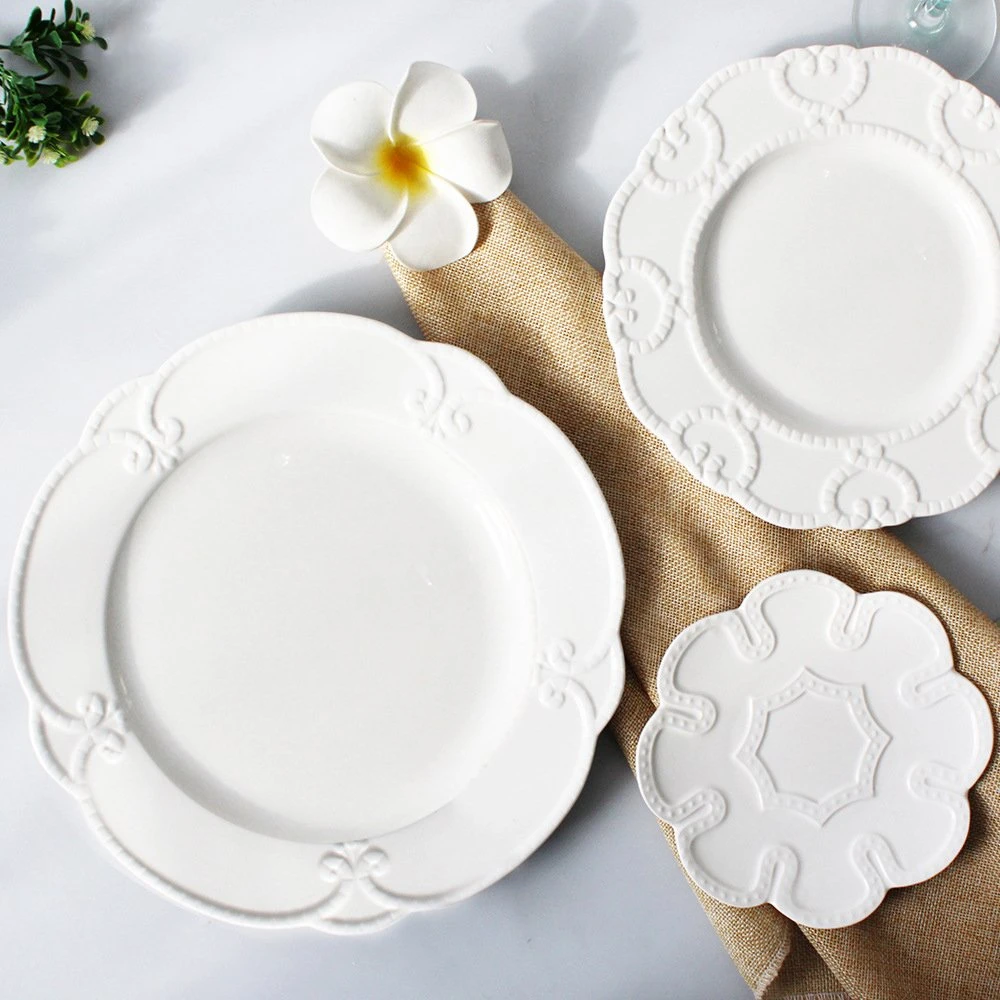 Grossista Retro Flower Branco porcelana placa em relevo dinnerware Casamento cerâmica Jantar