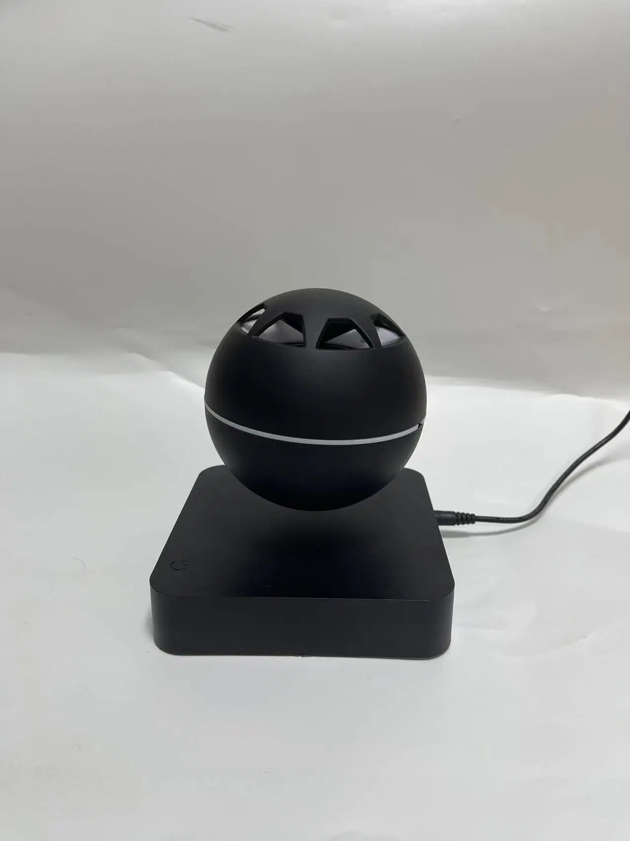 Black Base Magnetic Levitation Floating Bluetooth Stereo Speaker for Cellphone