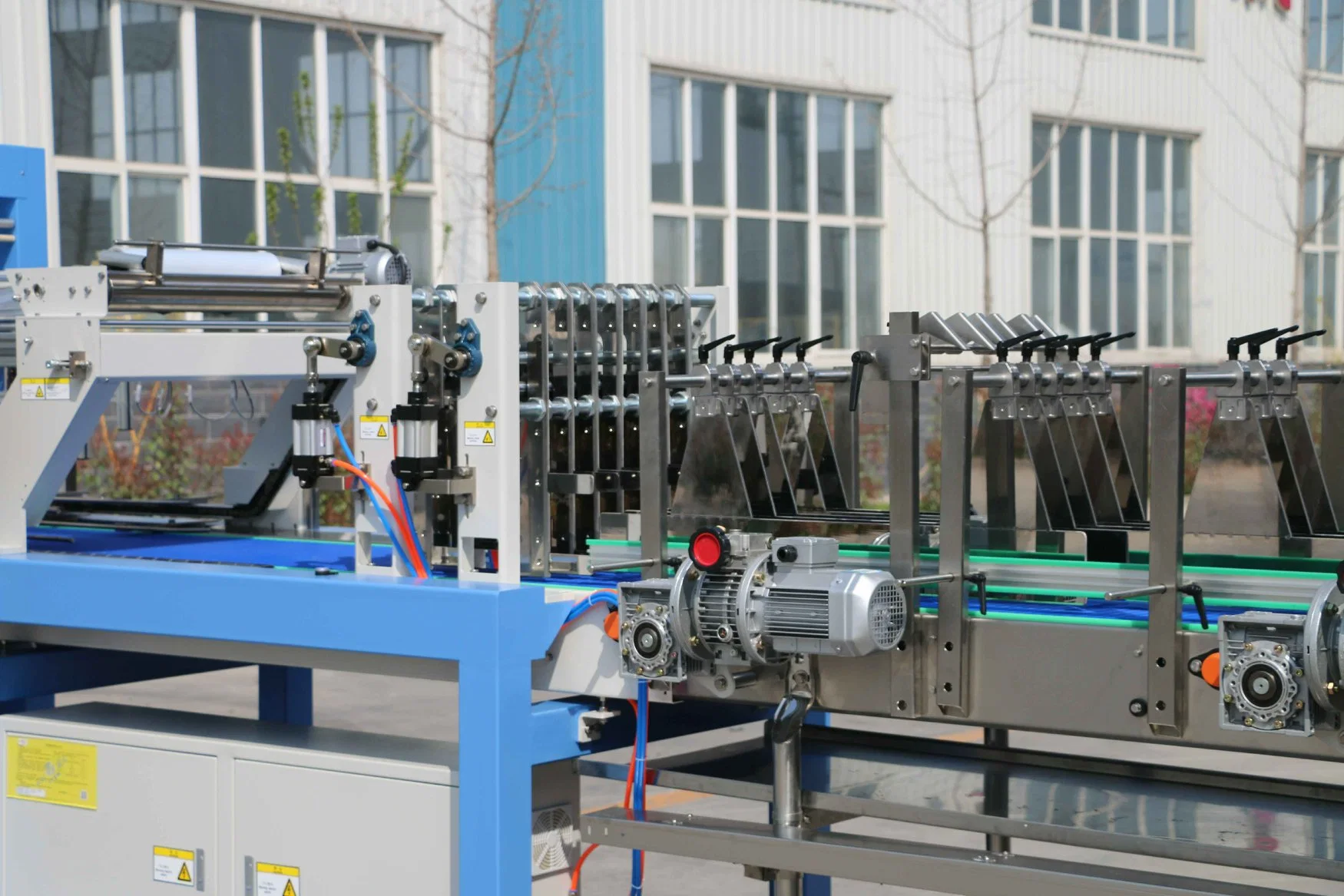 YCTD Highly Efficient Shrink Wrapping Machine for Bottled Water Packaging