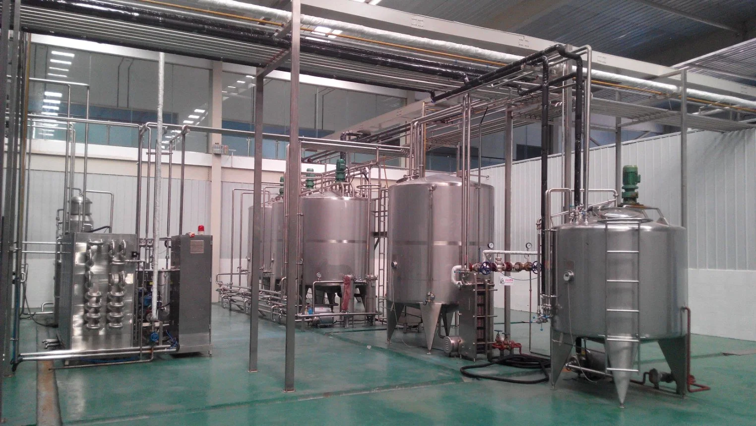 Turnkey 4000 Bph Automatic Pet Glass Bottle Production Beverage Making Drinking Juice Bottling Plant Carbonated CO2 Water Packing Washing Filling Capping Line