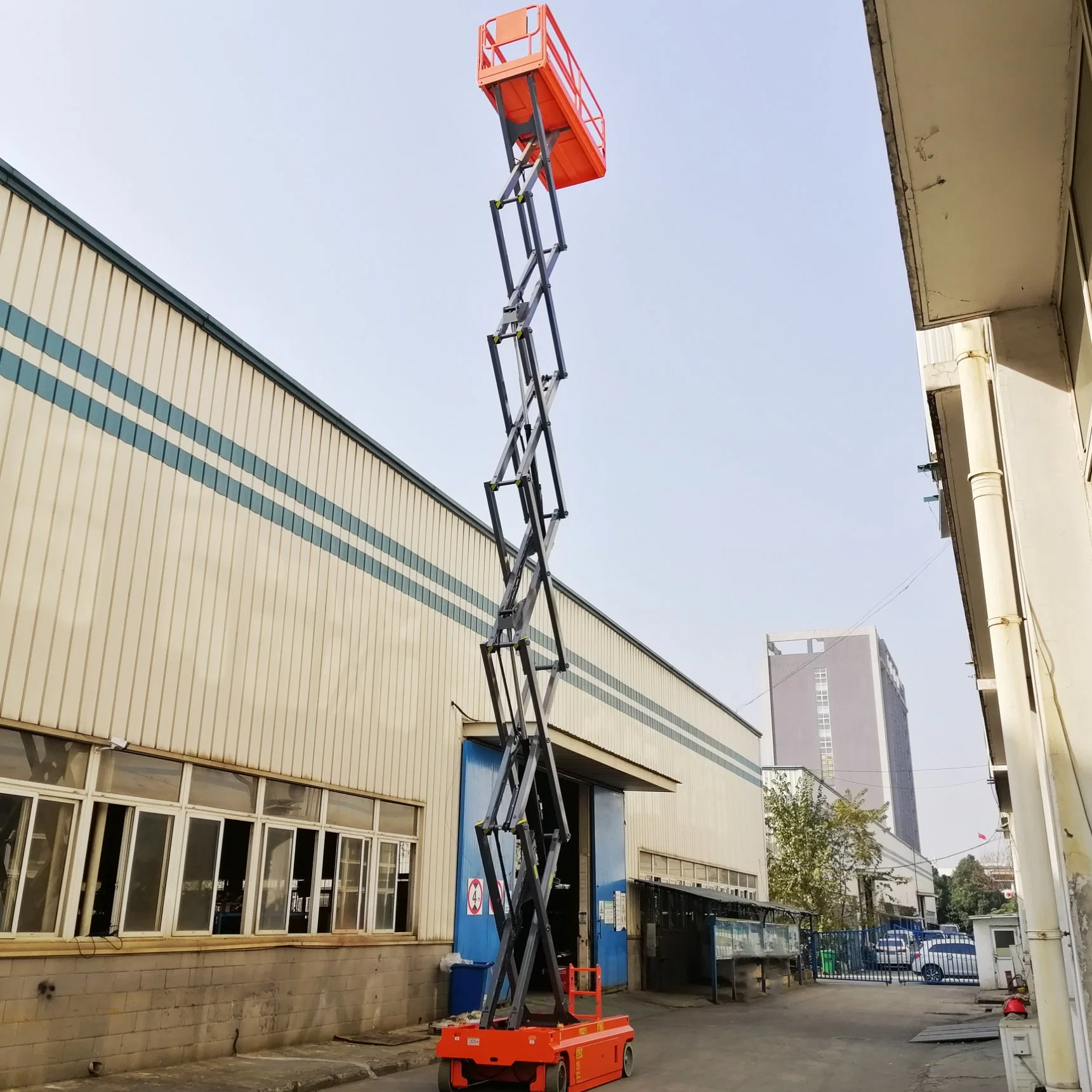 4m 6m 8m 10m 12m 14m Electric Power Self Propelled Hydraulic Automatic Scissor Lifting Platform on Tracks