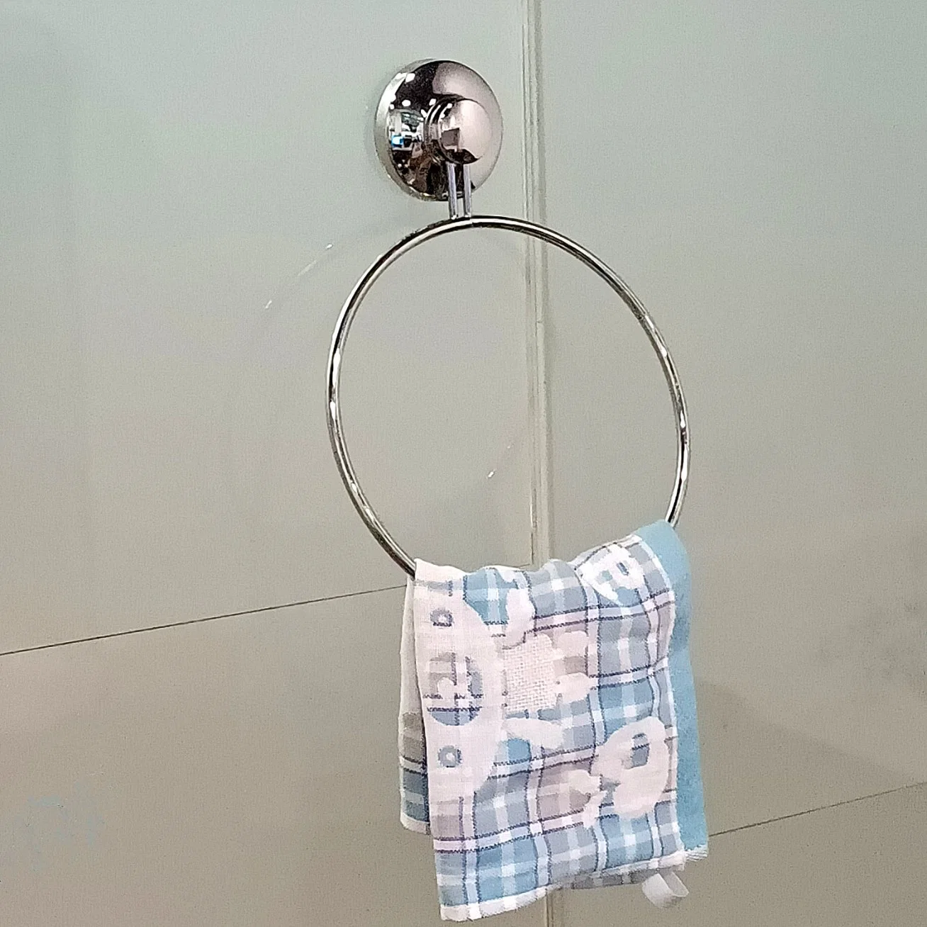 Unique Style Suction Sucker Bathroom Towel Rack Organizer