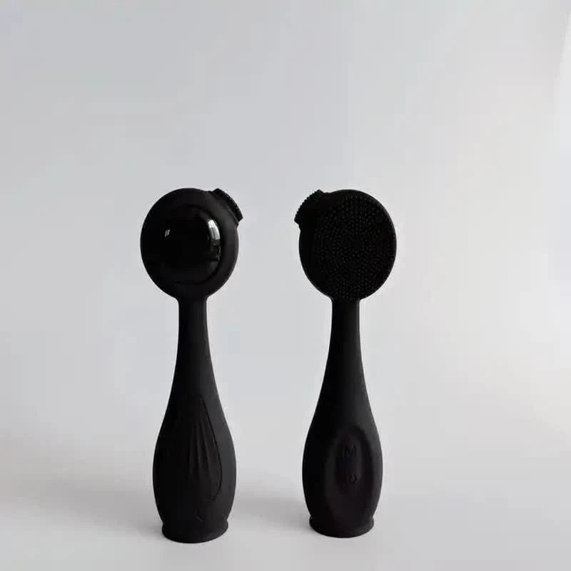 Outils de soin personnel pour le nettoyage et le raffermissement de la peau du visage avec vibrations en silicone Sonic à domicile.