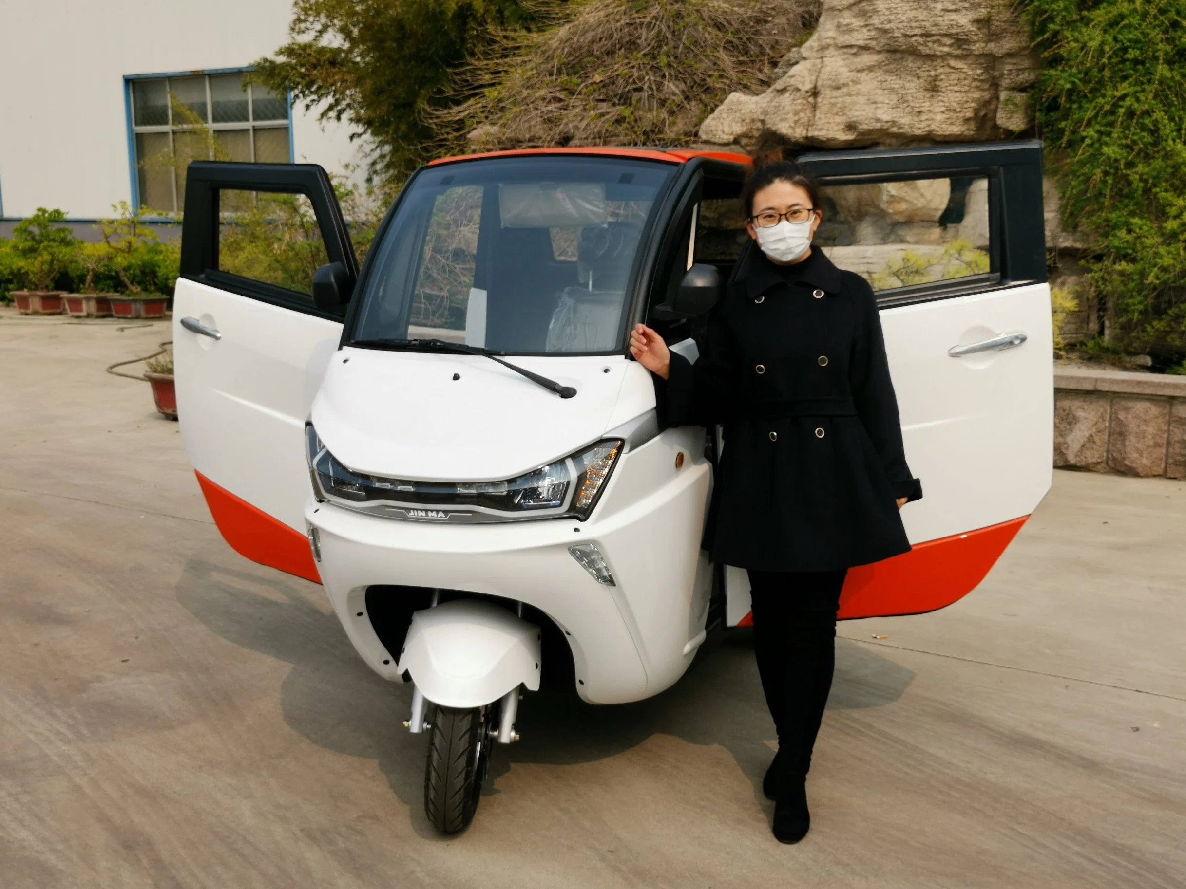 EEC Certificate Electric Motorcycles Trike with Closed Cabin