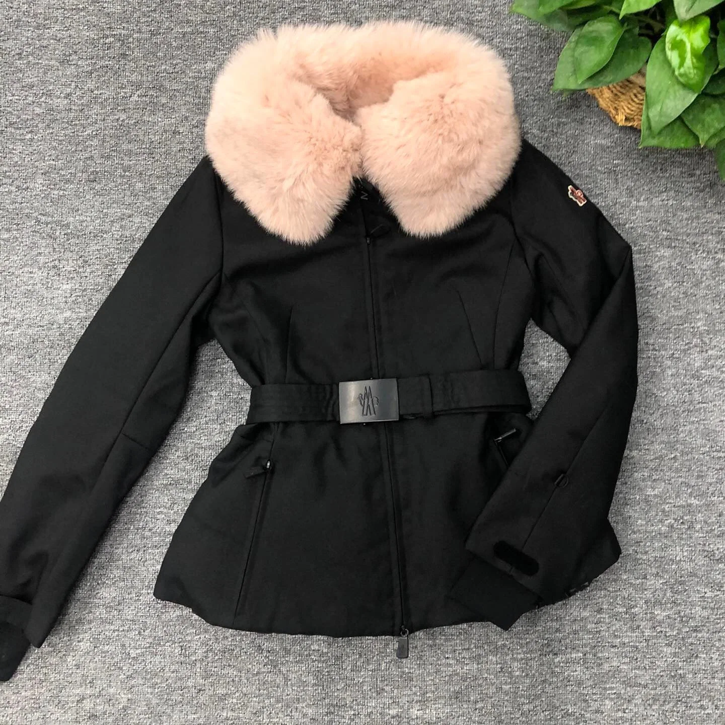 Customized Women's Down Coats Puffy  Fashion Jacket Padded Lady Down Jackets Coat Loose Unisex Winter