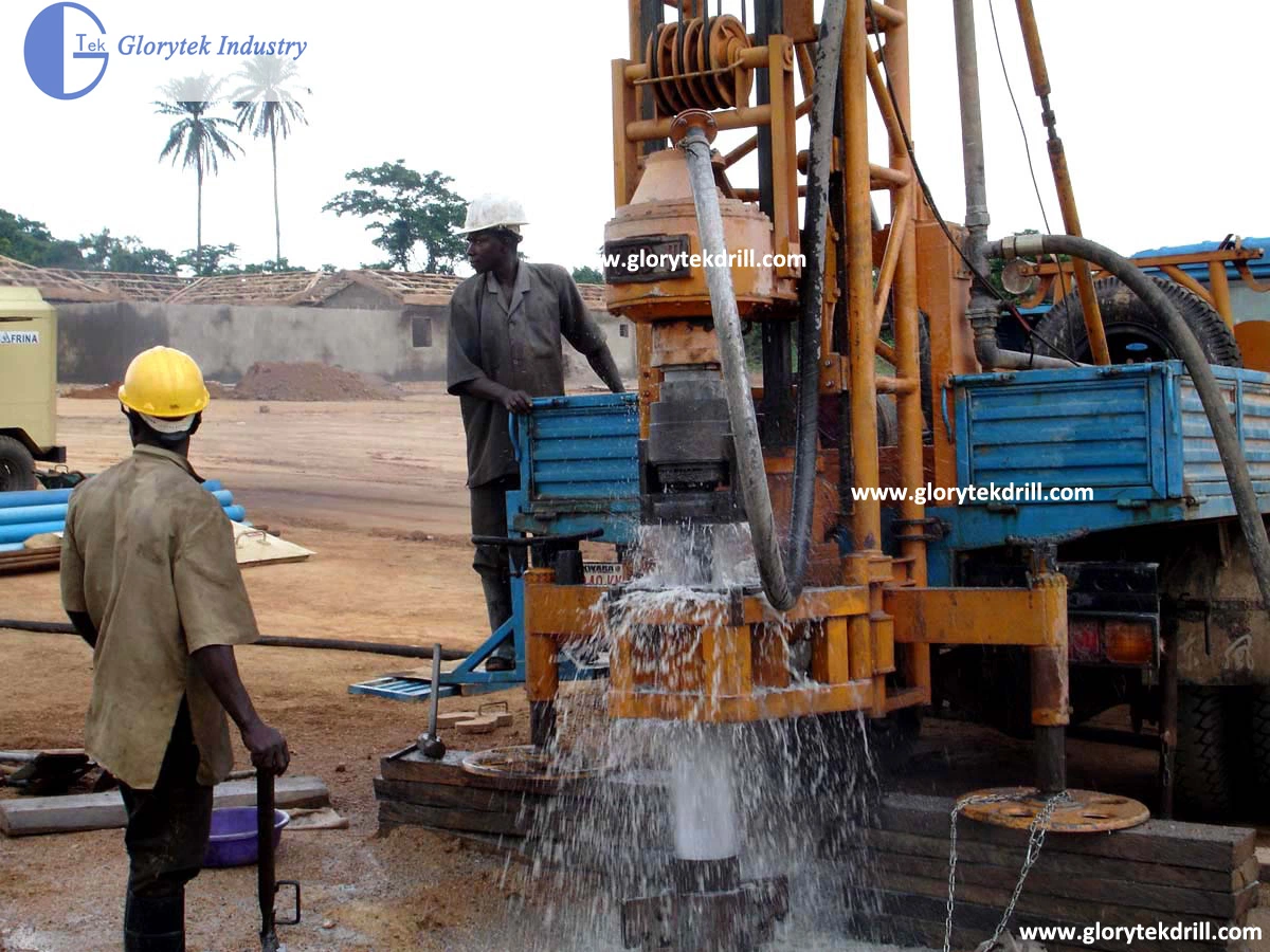 Beste Qualität Lkw-Typ Wasser Brunnen Drill / Drilling Rig