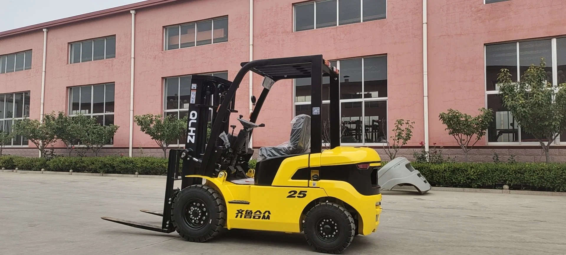 Loading 2500kg Industrial Multiple Manufacturer Compact Telescopic Diesel Balance Forklift