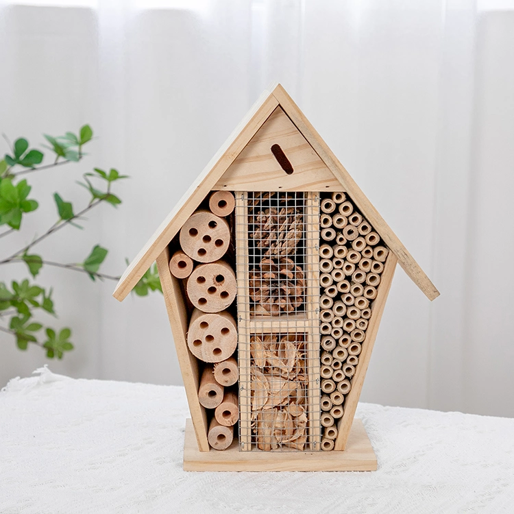 Rena Pet Wood and Metal Ergonomic Handle Funny and Interactive Insect House