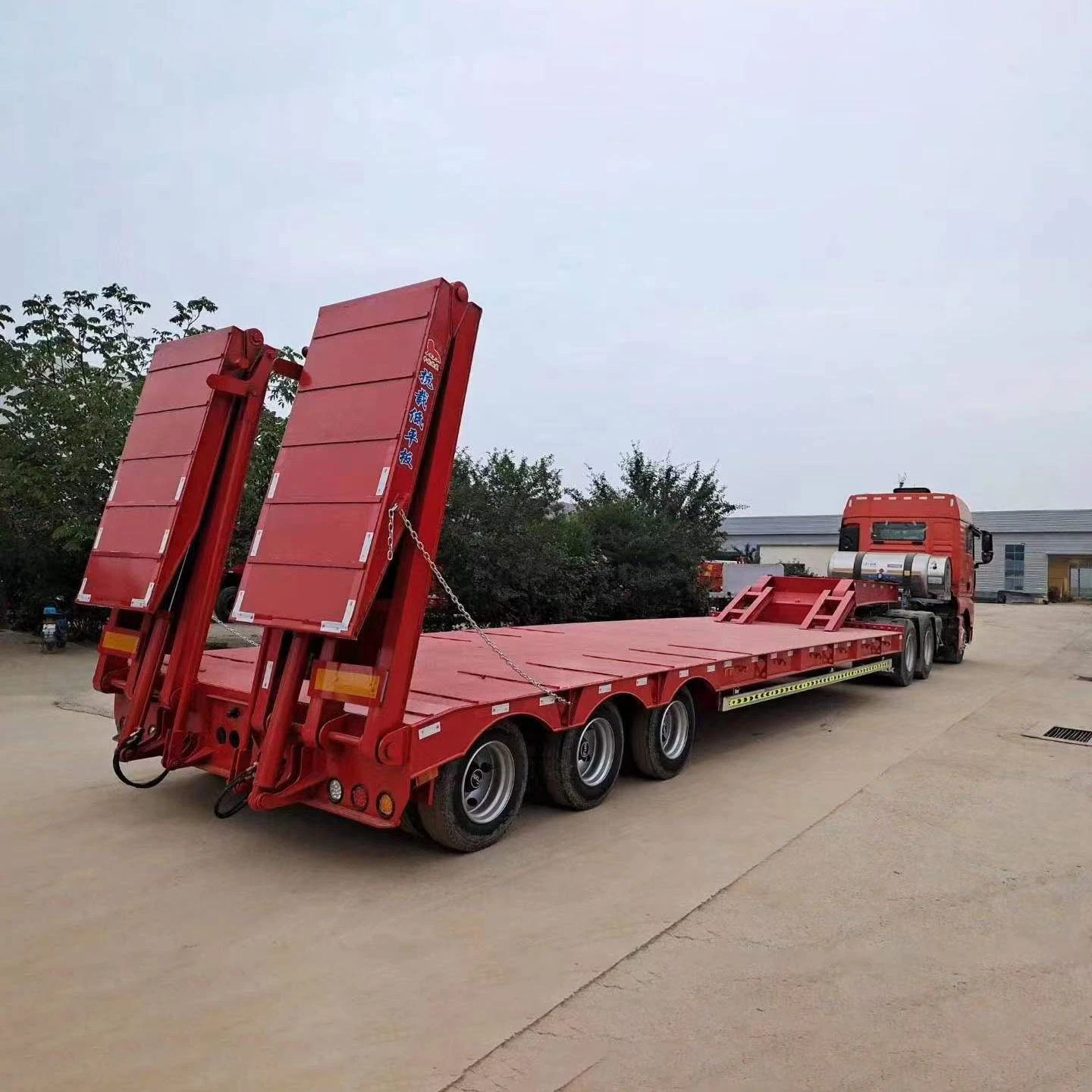 Type de pliage à col de cygne Lowboy 60 tonnes de remorques pour le transport de l'excavateur