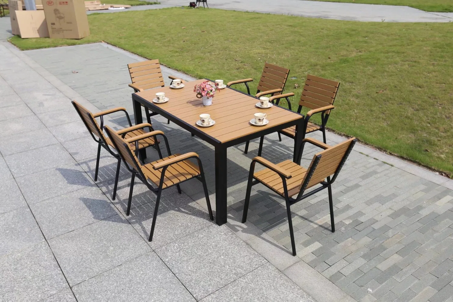 Waterproof Outdoor Leisure Furniture and Outdoor Balcony Garden Outdoor Furniture of Combination of Plastic Wood Table and Chair