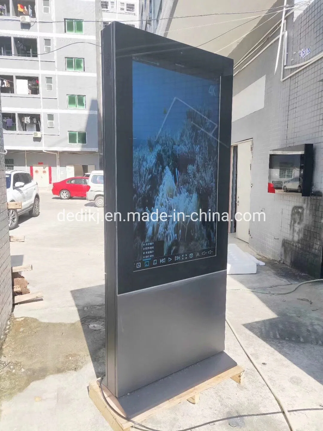 Waterproof IP65 Floorstanding Daylight Readable LCD for Panel Digital Poster 55inch 2500 Nits