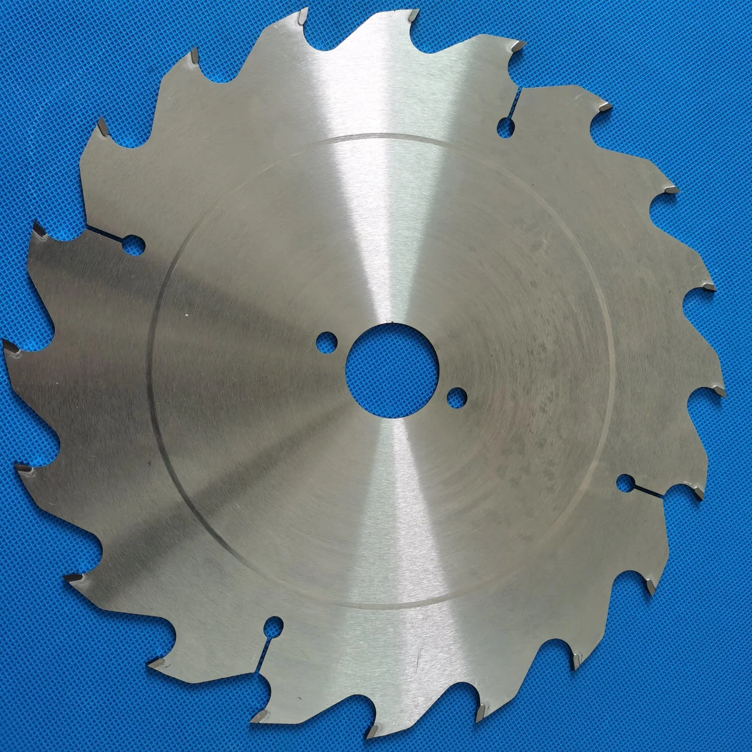 4 Scrapers Solid Wood Cutting Saw Blade for Automatic Machine