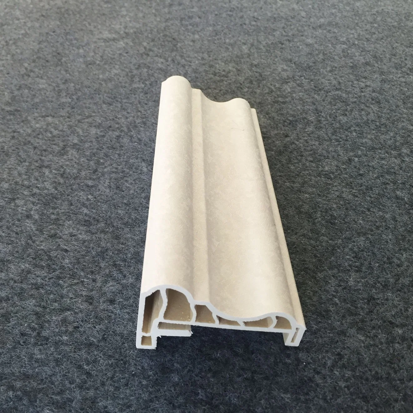 Wholesale/Supplier Crown Molding Decorative PVC Wall Panel Finishing Trim White Clean Plastic Moulding Line