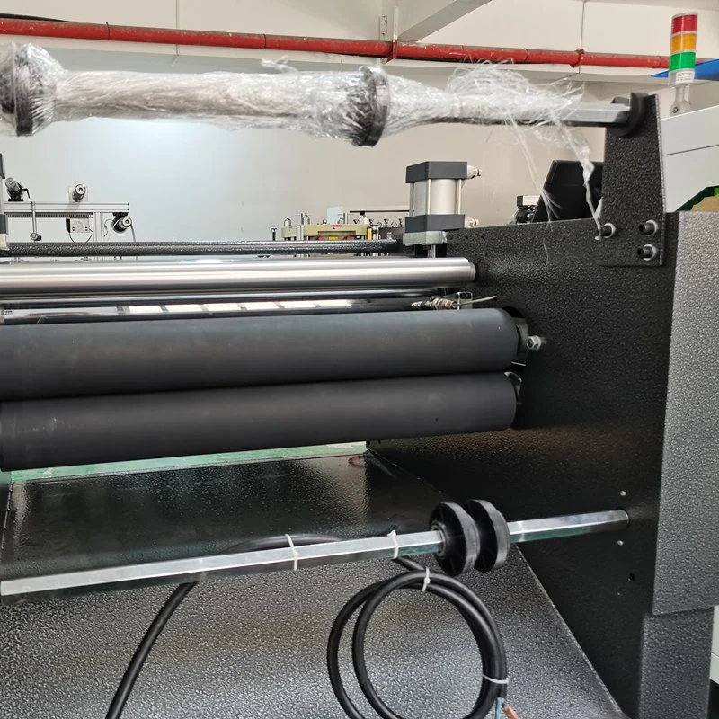 AC220V 50/60Hz 4kw Film Laminator Roll to Sheet Laminating Machine