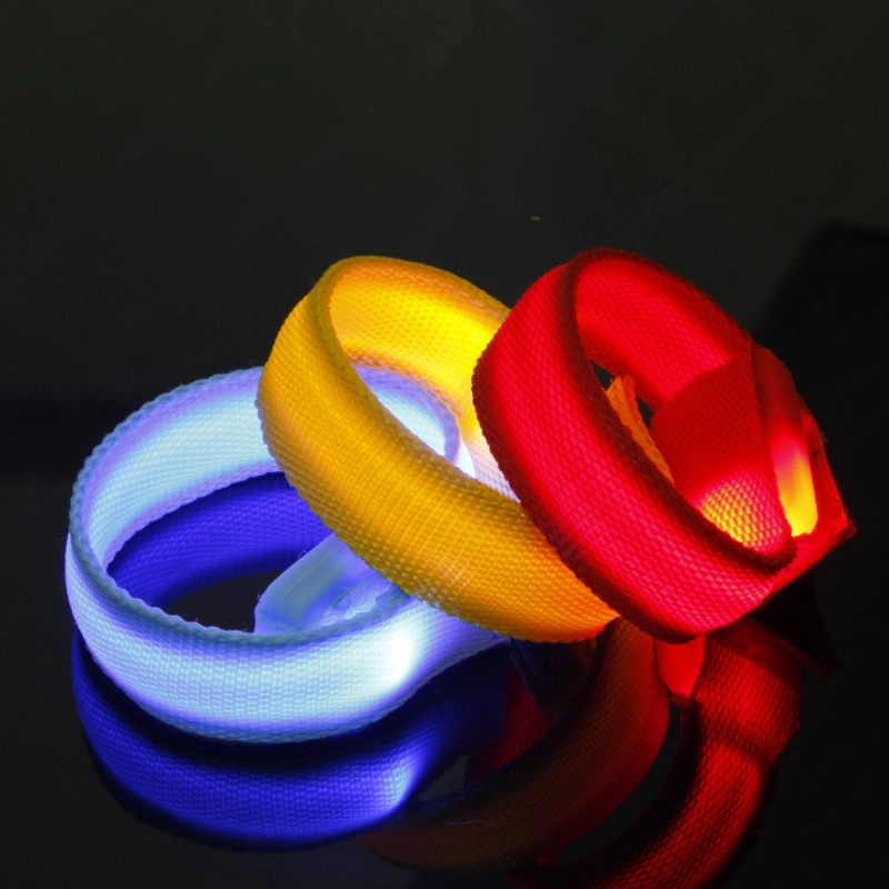 Wholesale/Supplier Fashion Cheap Custom Debossed Orange Silicone Remote Control Bracelet Natura Rubber Band Amusing Fascinating Ties New Design LED Wristband