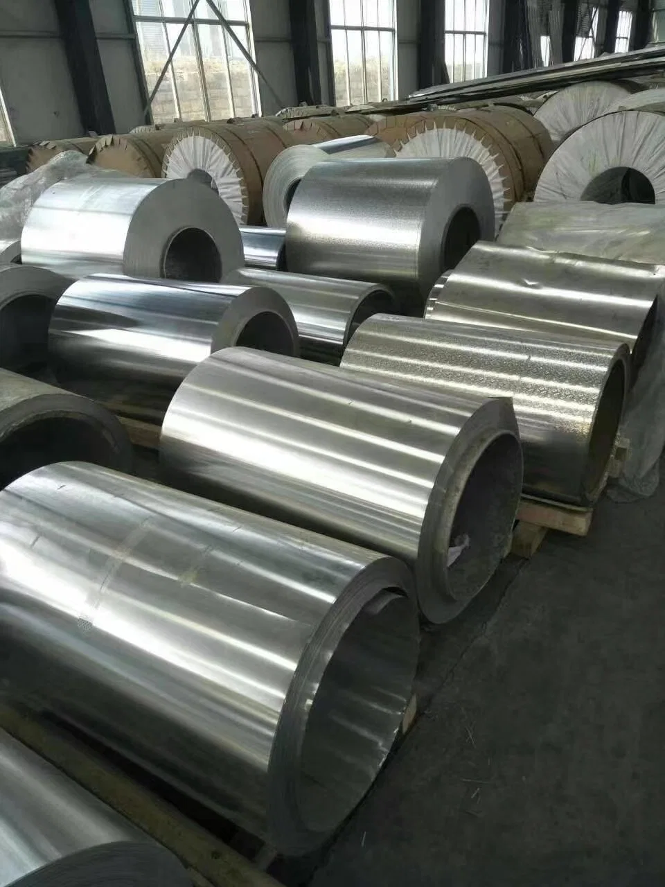 Ventas directas de fábrica aluminio rollo 1100 1060 1050 3003 aluminio Bobina 5754 5005 acabado espejo bobina de aluminio anodizado