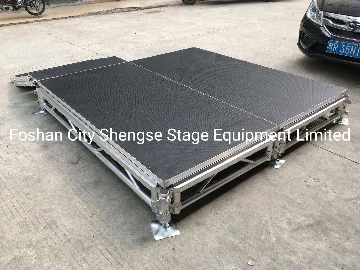 Factory Price Wholesale/Supplier LED Video Wall Aluminum Trusses Simple Easy Install Adjustable Moving Lights Small Platform 1X2m Mobile Stage for Music Concert Events