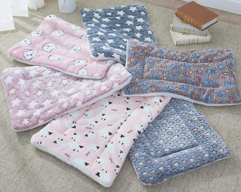 Wholesale/Supplier Thickened Warm Sleeping Mats Blankets for Cats and Dogs