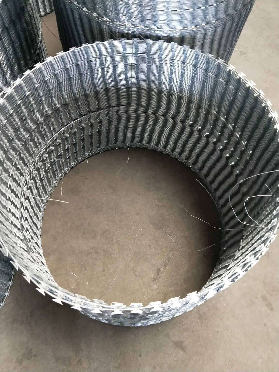 Security Protecting Wire Mesh Fence Concertina Razor Tape Wire