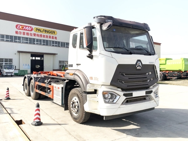 Chine Sinotruk HOWO 6X4 Heavy Duty 20tonnes Skip Loader Roll-off Chariot à accrocher poubelle Type à bras à crochet poubelle amovible Chariot