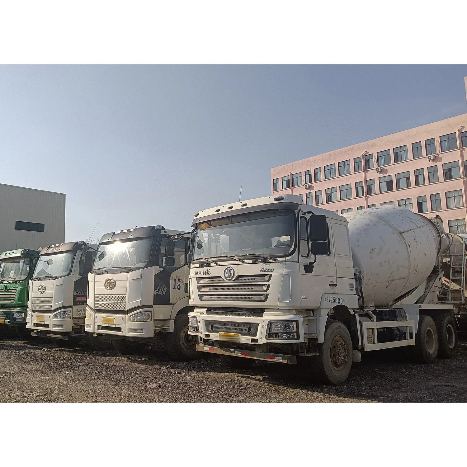 Véhicule complet pour camion à benne Shacman Delong F3000 mélangeur de transport lourd 6X4 Bétonnière chariot