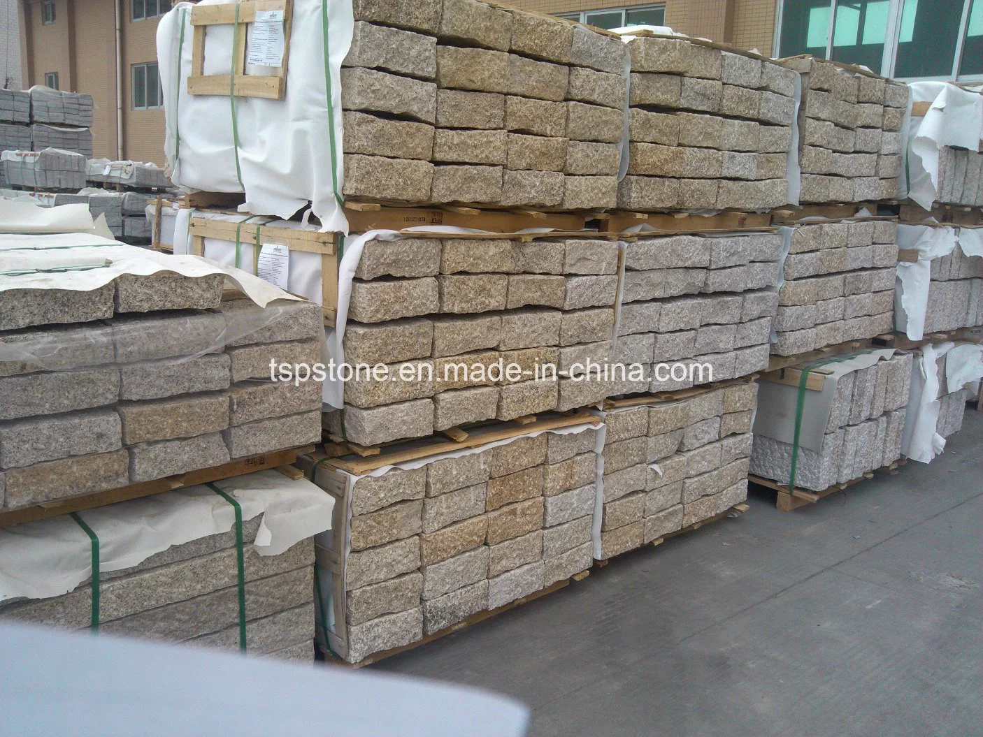 Rusty Yellow Granite Cubic Stone for Paving