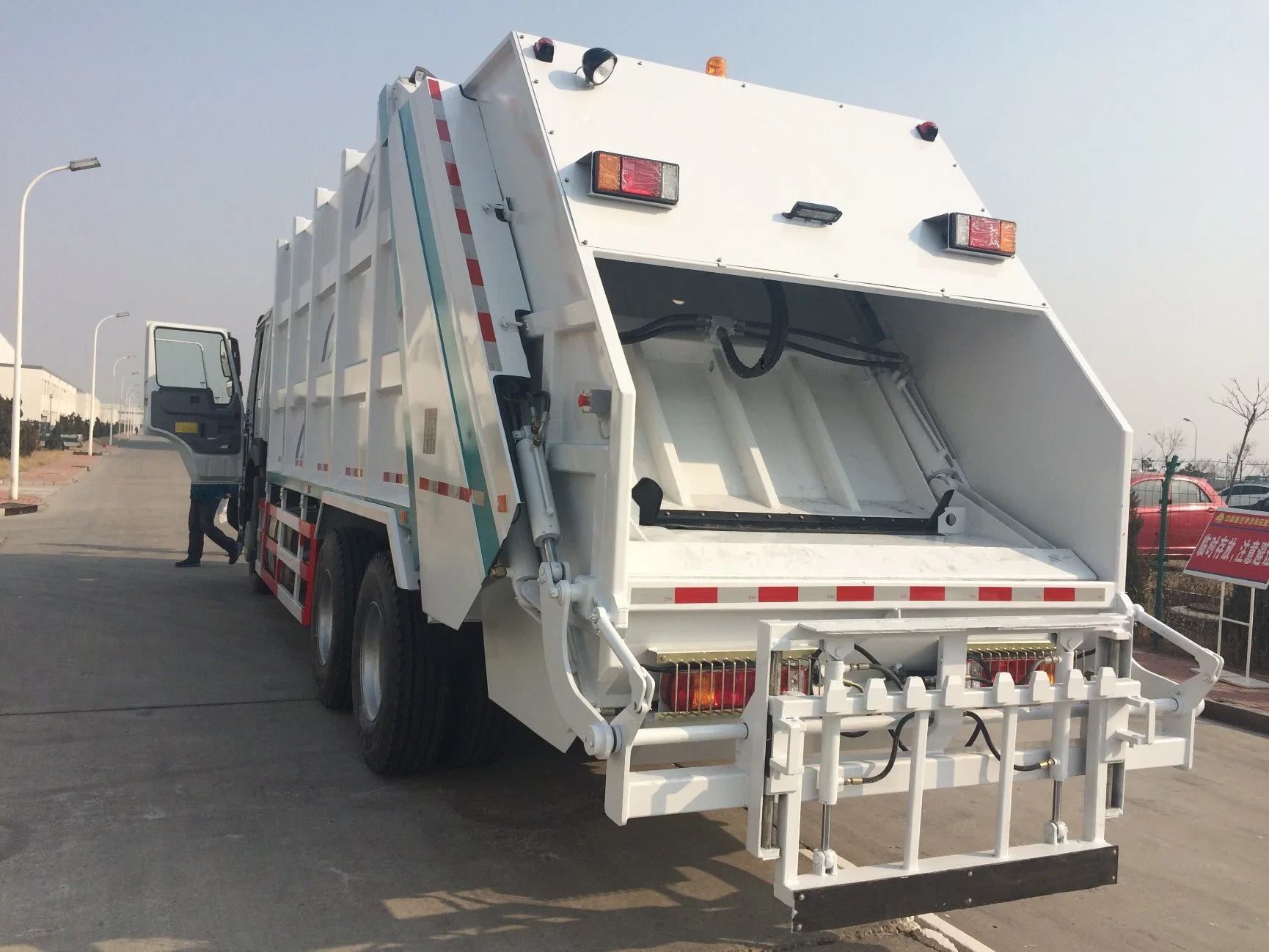 Best Price for Sinotruk HOWO Refuse Truck