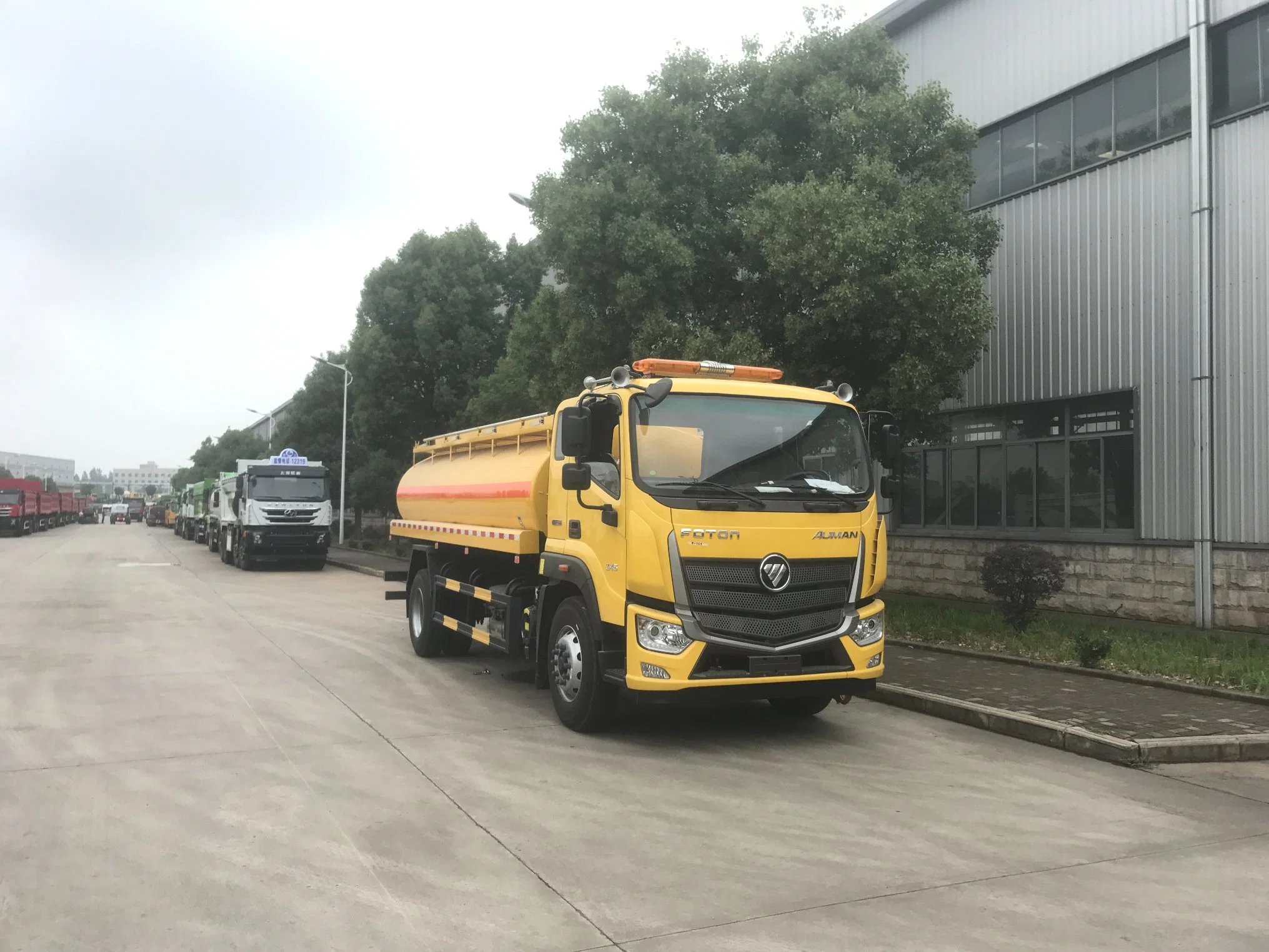 Bonne qualité Foton Auman 10tonnes 12 tonnes d'entraînement droit pour la vente de camion citerne d'huile