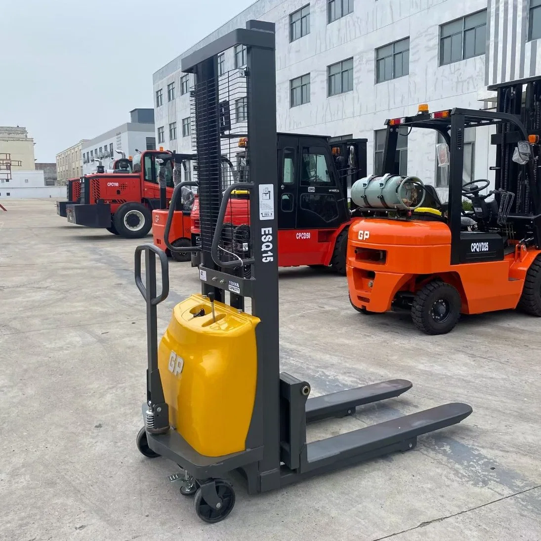 1.5tonne Chariot Élévateur Semi-Électrique à Conduite Debout