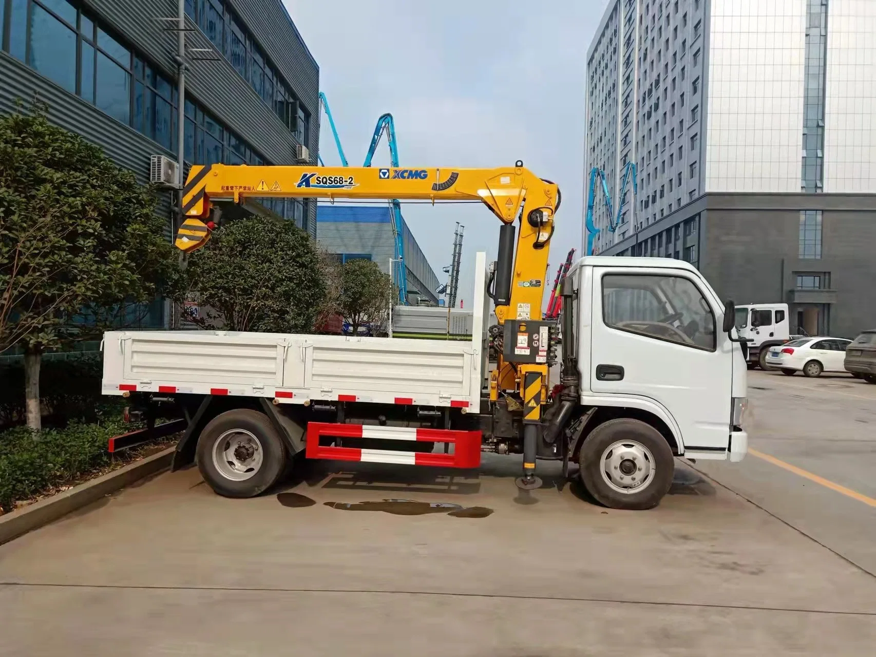 Dongfeng Customized 6ton Crane Truck 4*2 Lifting Straight Boom Mounted Telescoping Hydraulic