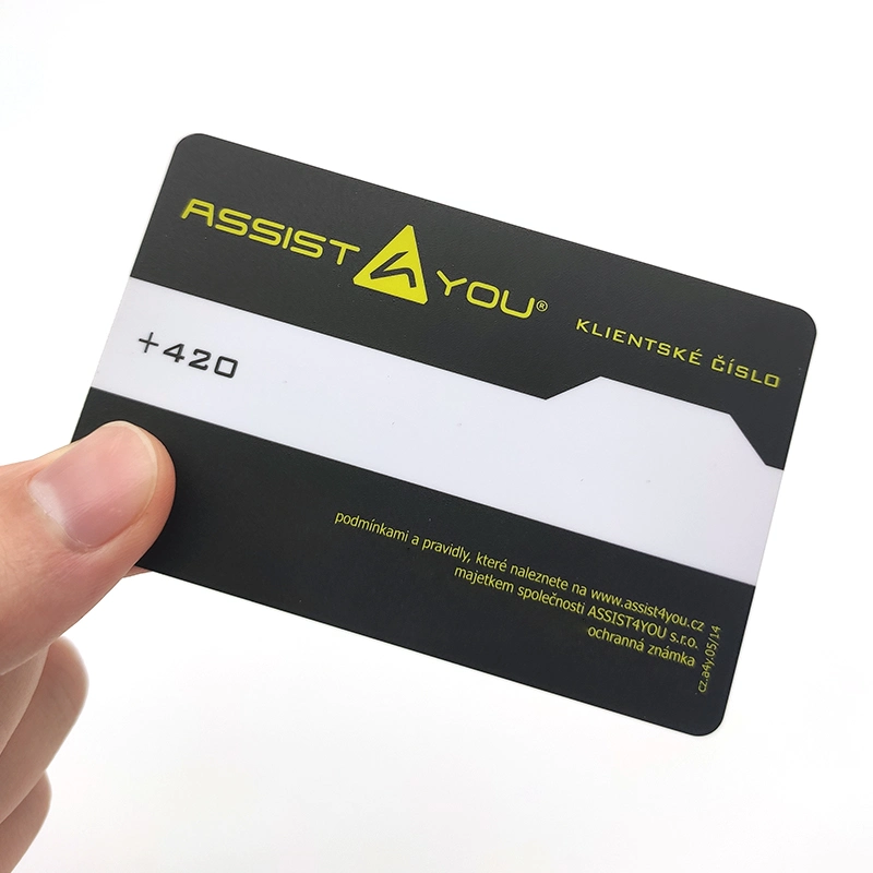 Carte RFID combinée à double fréquence UHF et puce NFC 13,56 MHz Carte