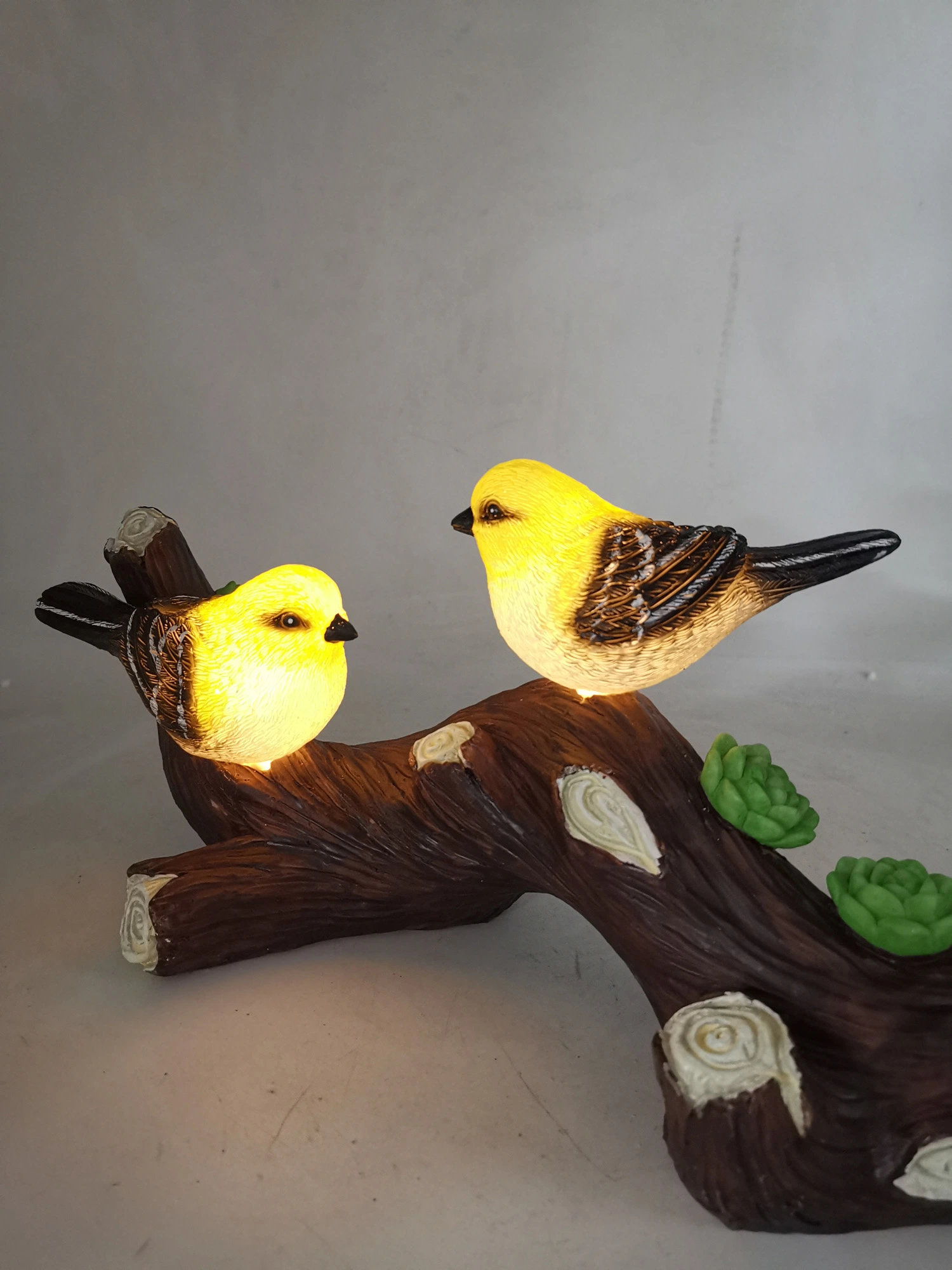 Venda por grosso de resina personalizada realista luz de energia solar Aves Animal Estátua de Jardim