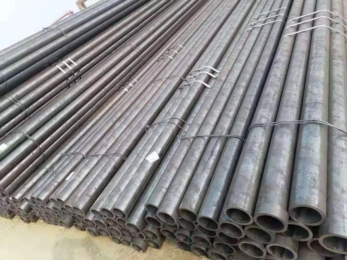 ASTM A106 A53b A335 A333 Carbon Steel Seamless Pipe Tube