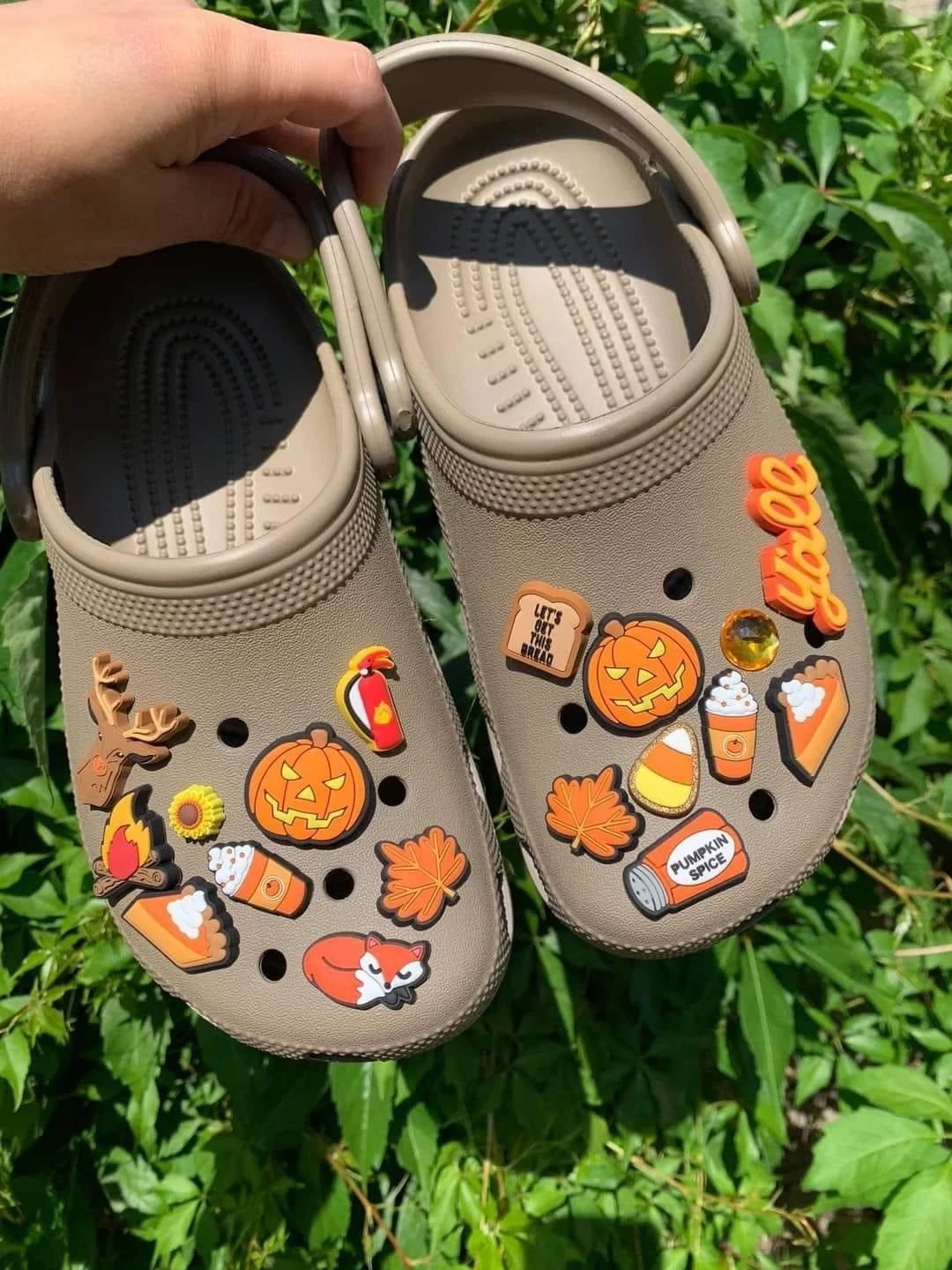 Bmfashion Wholesale/Supplier New Arrival Customized Cartoon Beach Sandals Doll Rubber Soft PVC Croc S Custom Logo Flower Lace Charms for Kids Shoe Accessories Decoration