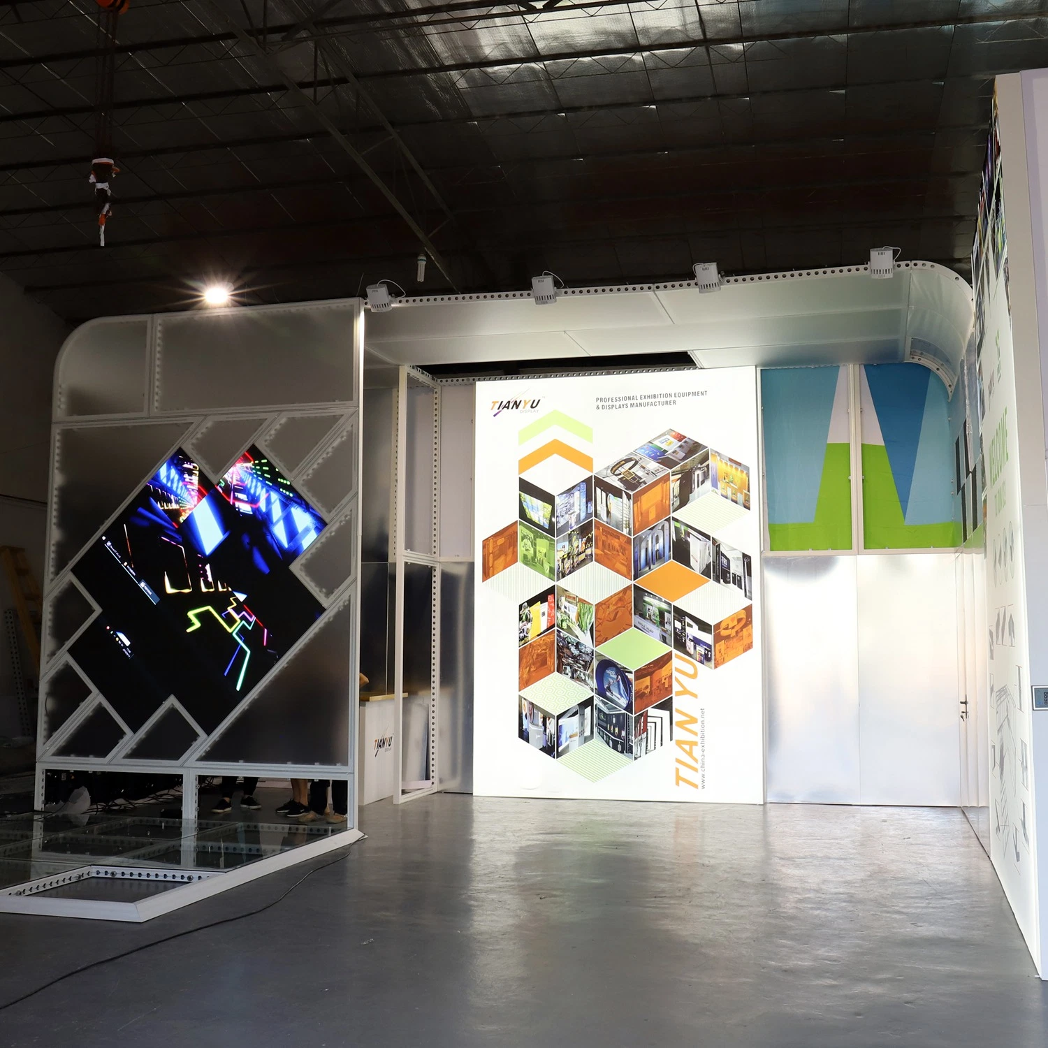 Trade Show Exibir Booth Suporte modular 6*6 Size Fashion Show Design livre com tela de LED