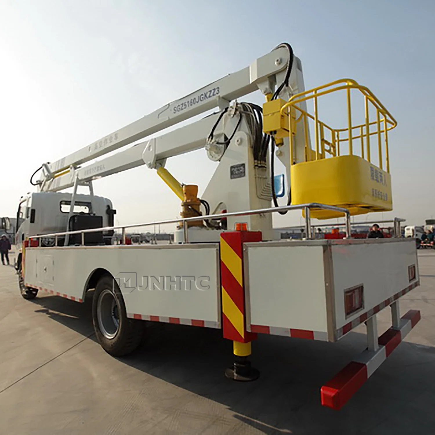 HOWO 4X2 Aerial Platform Working Lift Bucket Hydraulic Lifting Boom Light Truck