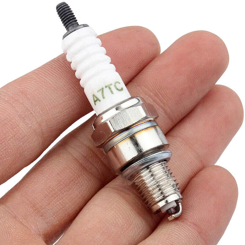 Piezas de motor baratas de fábrica A7tc B7tc F7tc Spark Plug para Scooter de motocicleta