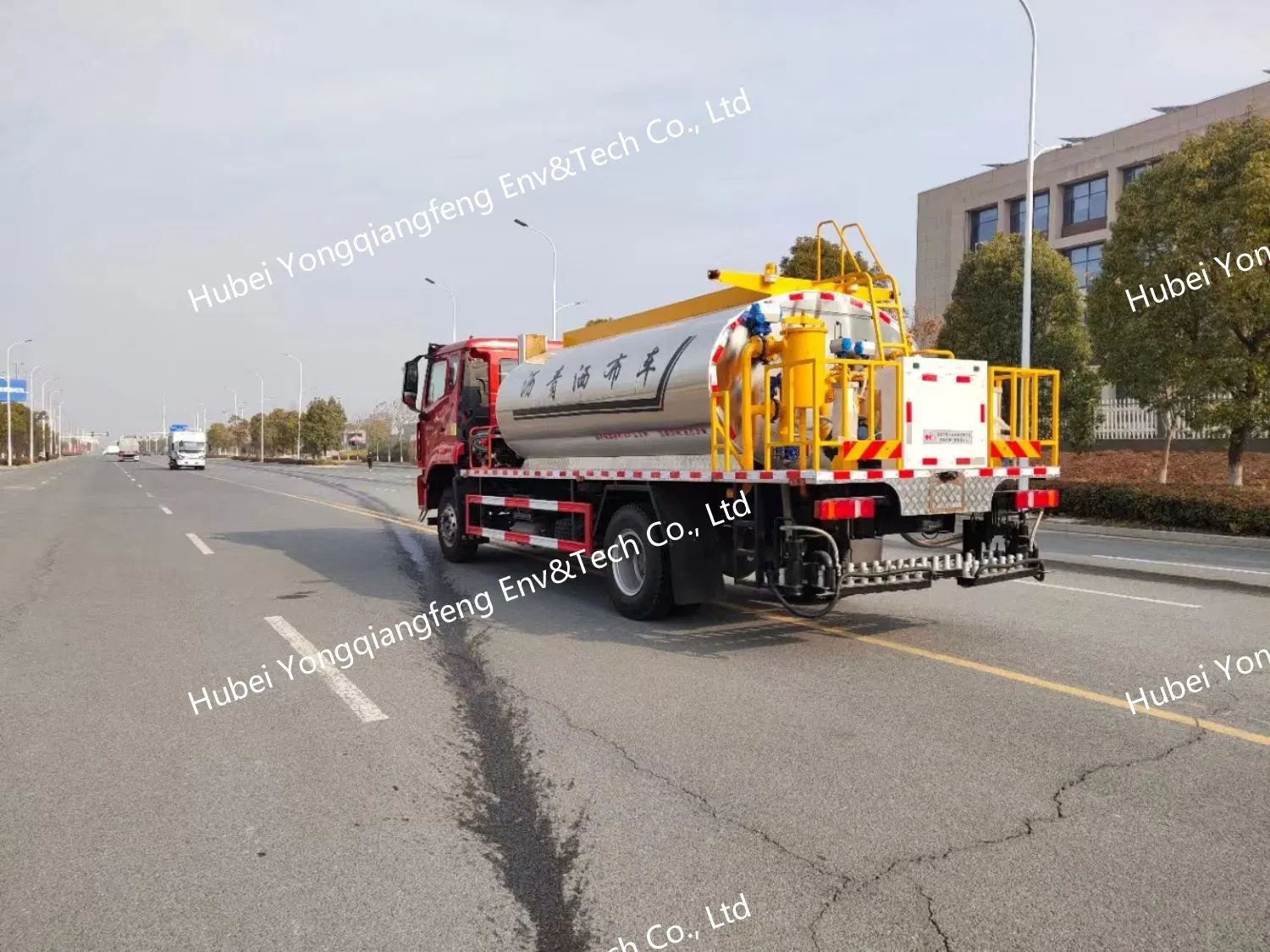 Road Maintenance 10m3 Asphalt Sprayer Bitumen Sprayer Asphalt Truck Price