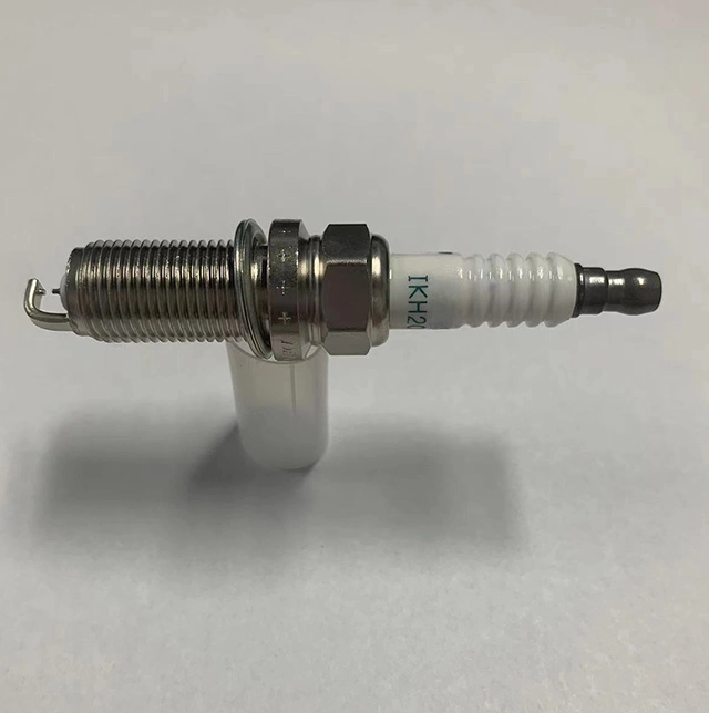 Vente en gros Auto Engine Systems Iridium Spark Plugs Ikh20tt 4704 Auto Vente directe usine de système d'allumage de pièces Ikh20tt