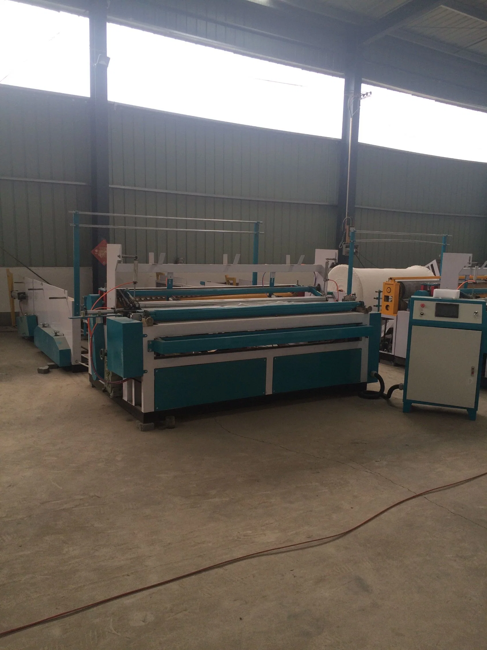 150-280m/Min. Automatisches Kernziehen Henan China Guillotine Papierschneider Schneiden Maschine