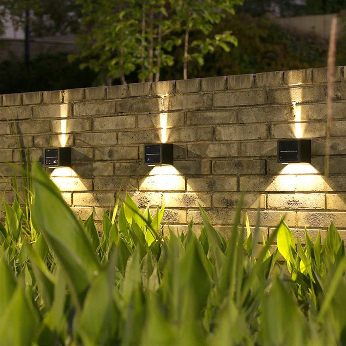 Easy Installation Aluminum Square Indoor up Down Nordic Lights Wholesale/Supplier Price Solar Wall Lights Outdoor Garden