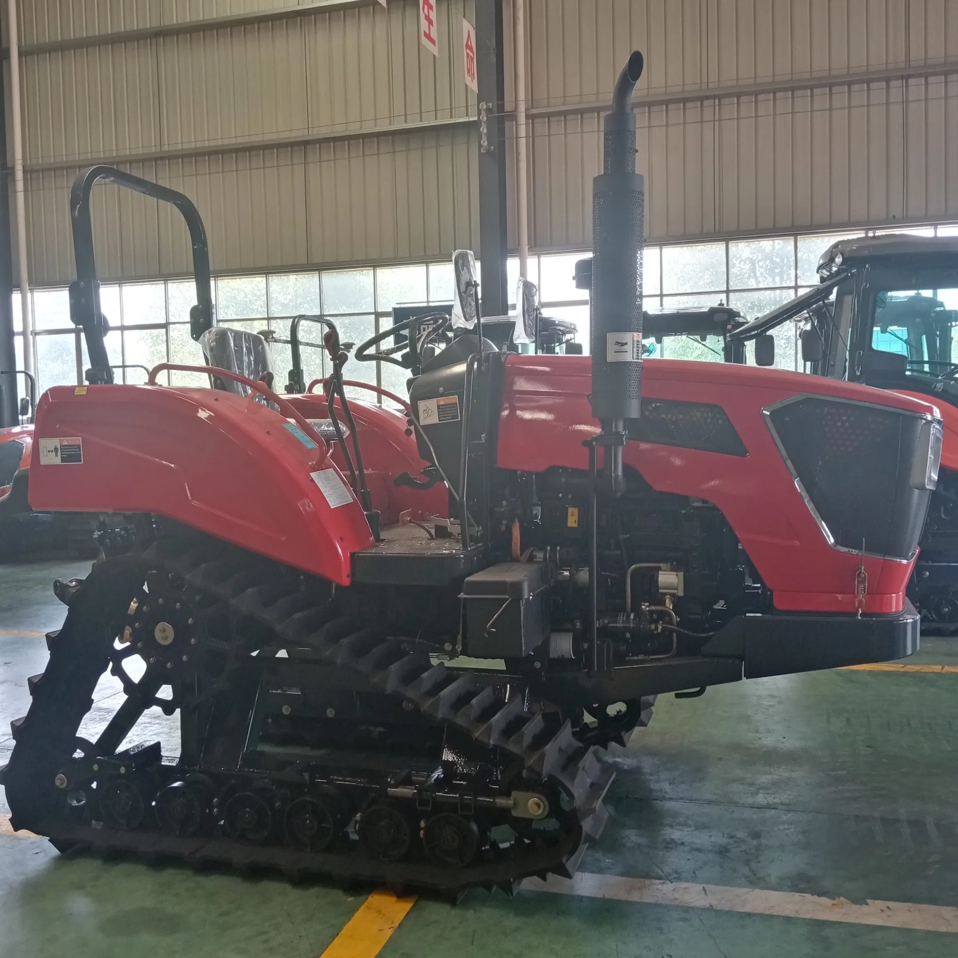 Maquinaria agrícola Tractor 90 CV Tractor Tractor de orugas de goma de NF FN 902 para la agricultura en Egipto, Tailandia, Vietnam